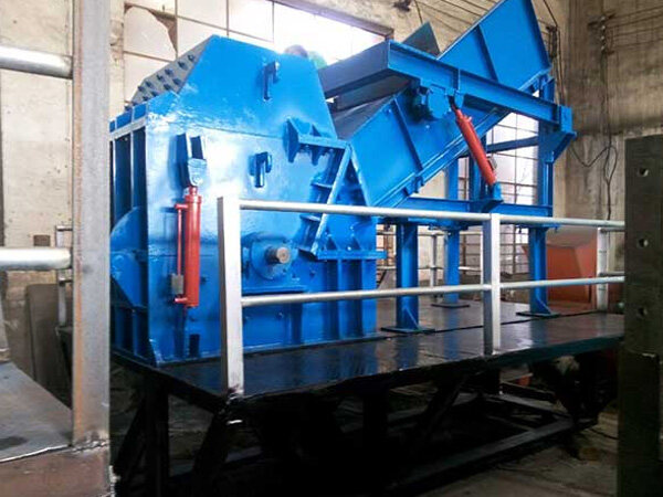 Color steel tile crusher