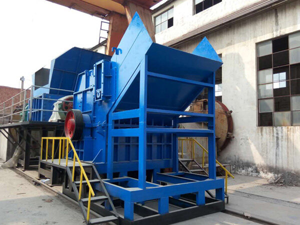 Scrap metal crusher