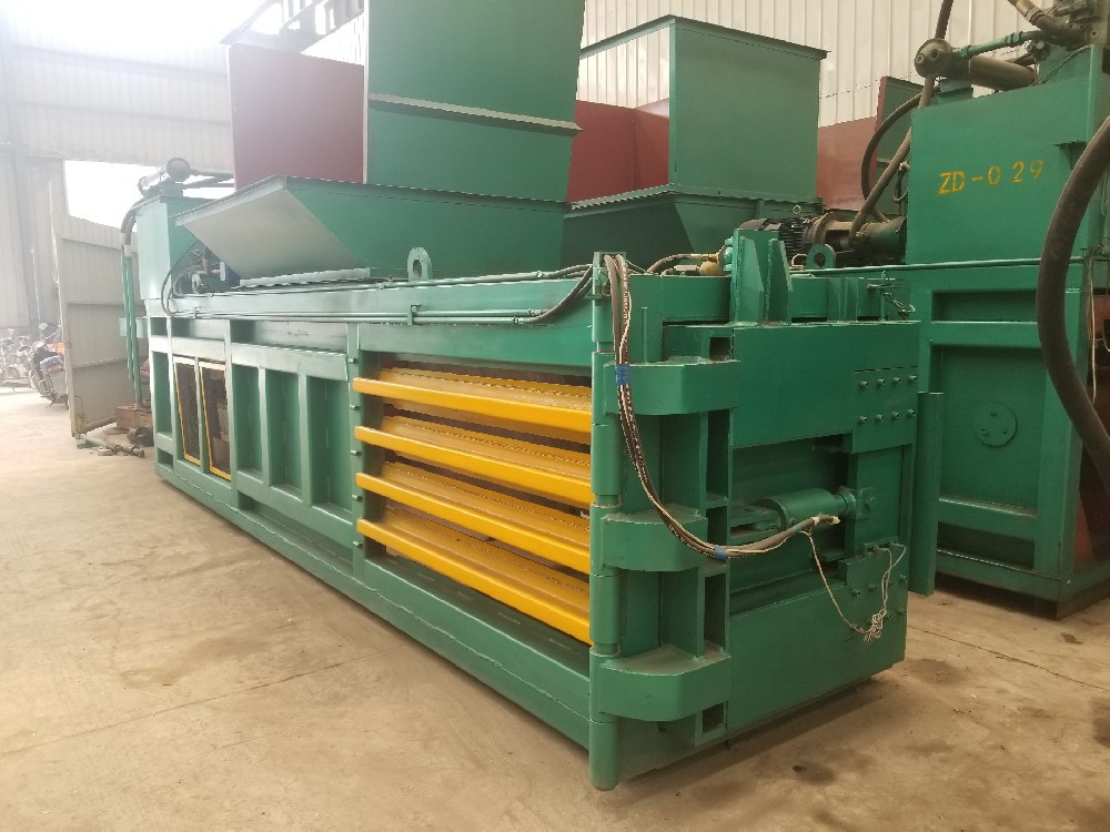 Straw baler