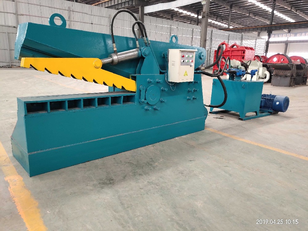 Hydraulic alligator shear