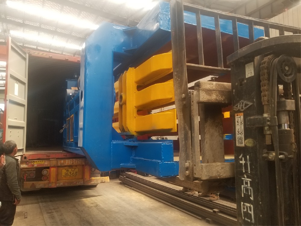 Enhong machinery sent to Thailand can baler site